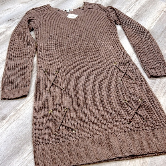 NWT Women’s Say What? Brown Chunky Knit Long Sleeve V-Neck Sweater Dress / Small - Picture 2 of 7